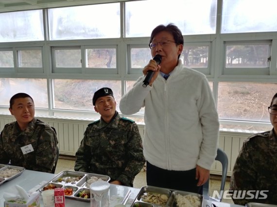 [서울=뉴시스]새로운보수당 지도부가 설 연휴를 앞둔 22일 경기도 양주 육군 25사단 신교대대를 방문했다.