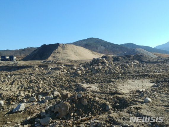 [산청=뉴시스] 산청군 생초면 골재 채취 현장.