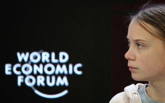 FILE PHOTO: Swedish climate change activist Greta Thunberg attends a session at the 50th World Economic Forum (WEF) annual meeting in Davos, Switzerland, January 21, 2020. REUTERS/Denis Balibouse/File Photo /REUTERS/뉴스1 /사진=