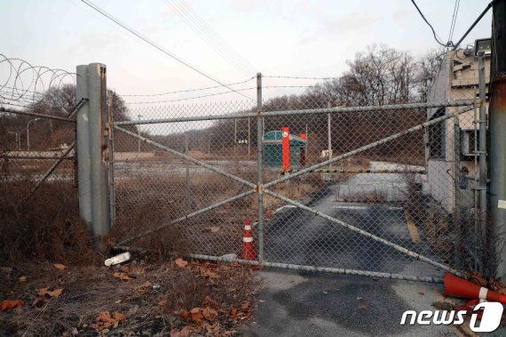 11일 강원 원주시로 반환 확정을 받은 태장동 1191번지에 위치한 캠프롱. 정부는 이날 오후 평택 캠프 험프리스에서 미국과 제200차 SOFA 합동위원회를 열고 원주 캠프롱 및 캠프이글 등 전국 4개 미군기지를 반환받기로 했다고 밝혔다. 2019.12.11/뉴스1 © News1 장시원 인턴기자