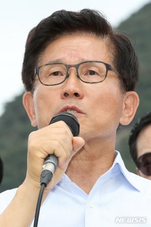 김문수 전 경기도지사는 27일 “한국당과 차별화 되는 신당 창당을 선언한다”고 밝혔다. 뉴시스