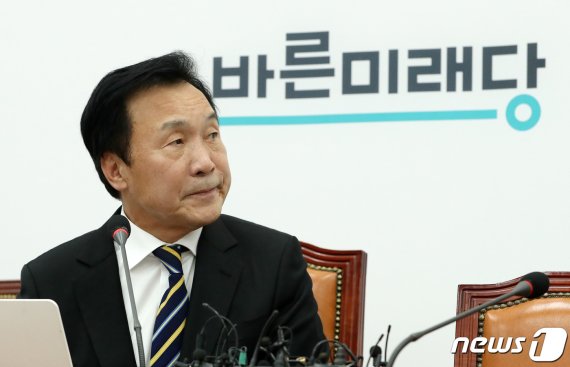 '사퇴 거절' 손학규 한 방 "안 전 대표는 지금.."
