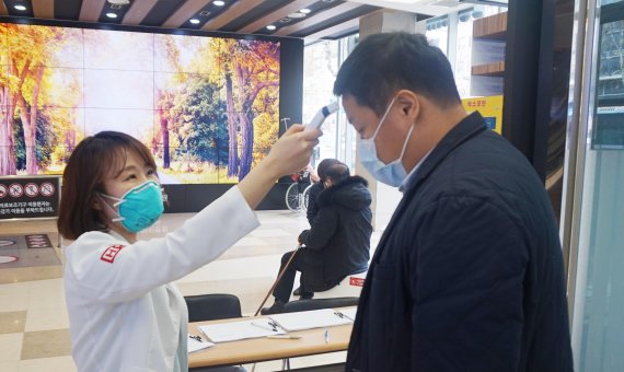 [우한폐렴] 메르스 때 놀란 병원, 면회객 제한, 체온측정 등 선제 대응