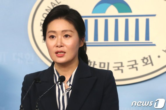 민주당 前 부대변인 "최재형, 입양 더는 언급하지 말아야"