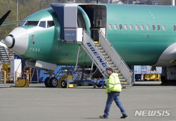 보잉, 737 맥스 추락 사태에 1997년 이후 첫 적자 기록