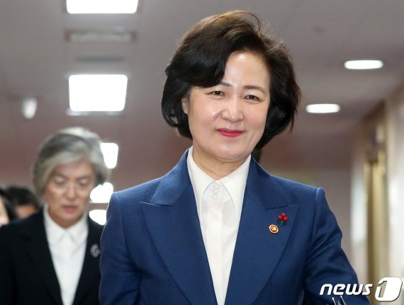 추미애 법무부장관이 지난 28일 서울 종로구 정부서울청사에서 열린 국무회의에 참석하고 있다. 2020.1.28/뉴스1 © News1 이동해 기자