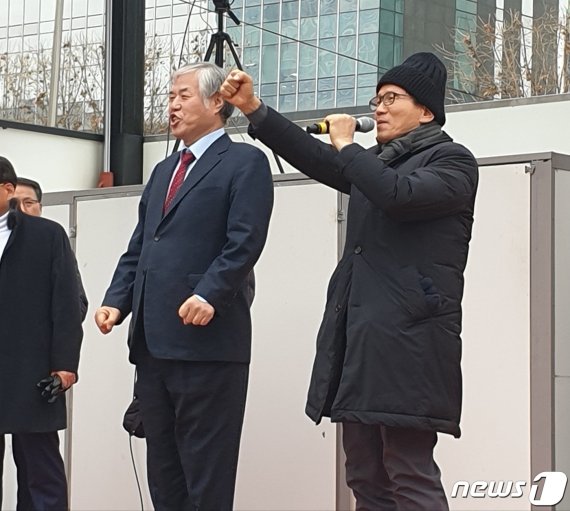"전광훈과 관련 없다" 일축한 김문수..나흘 뒤 "전광훈과 멀어질 이유 없다"는 측근