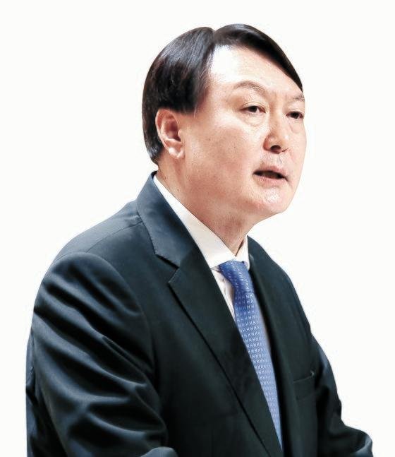 "극우보수 후보·정치검찰"...윤석열 차기 대통령 2위에 비판 '봇물'