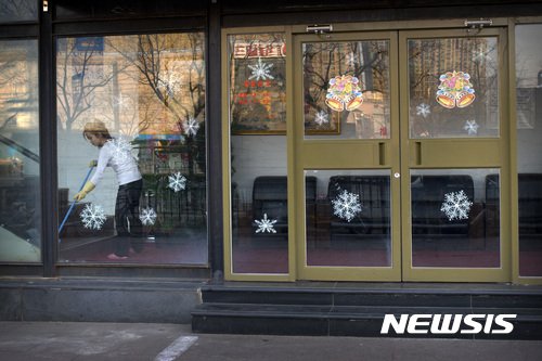 【베이징=AP/뉴시스】중국 정부가 28일 북한과 관련된 기업체의 120일내 폐쇄조치를 내렸다. 사진은 이 조치에 따라 문을 닫게 될 것으로 보이는 베이징 해당화 식당의 외부 모습. 2017.09.29