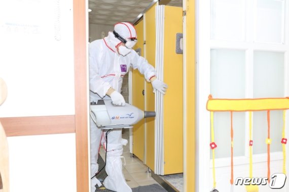 안양시, 어린이집·유치원 방역 작업(안양시)© 뉴스1