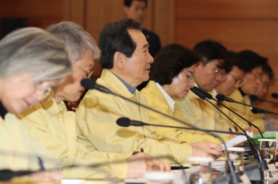 정세균 국무총리가 2일 오후 서울 세종대로 정부서울청사에서 열린 신종 코로나바이러스 감염증 대응 확대회의에서 모두발언을 하고 있다. 사진=서동일 기자