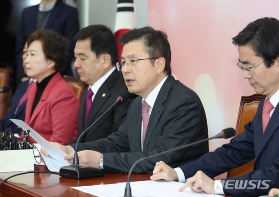 [서울=뉴시스] 고승민 기자 = 황교안 자유한국당 대표가 3일 서울 여의도 국회에서 열린 당 최고위원회의에서 발언하고 있다. 2020.02.03.kkssmm99@newsis.com