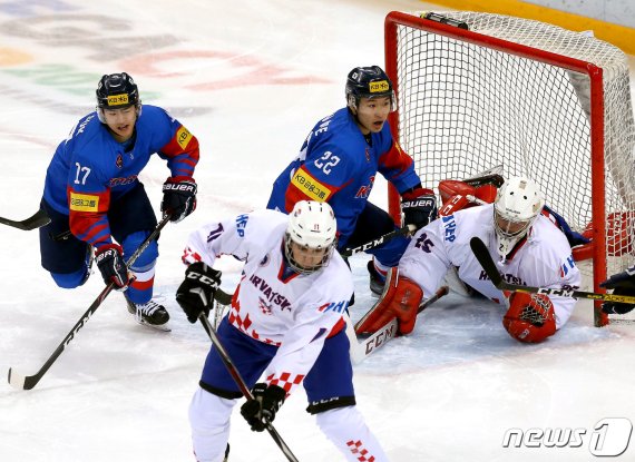 백지선호가 U-20 아이스하키 세계선수권 디비전 2 그룹 B에서 5연승으로 우승했다. (대한아이스하키협회 제공). © 뉴스1