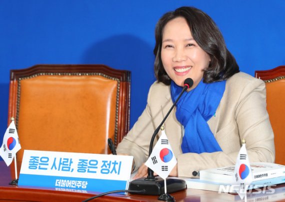 민주 '베트남 이주여성'..새보수 '反文 검사' 영입