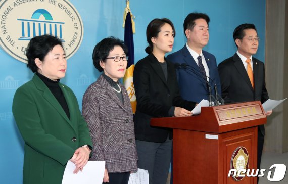 신용현(왼쪽부터),김삼화,김수민,이동섭,이태규 바른미래당 안철수계 의원들. 2019.12.17/뉴스1 © News1 이종덕 기자