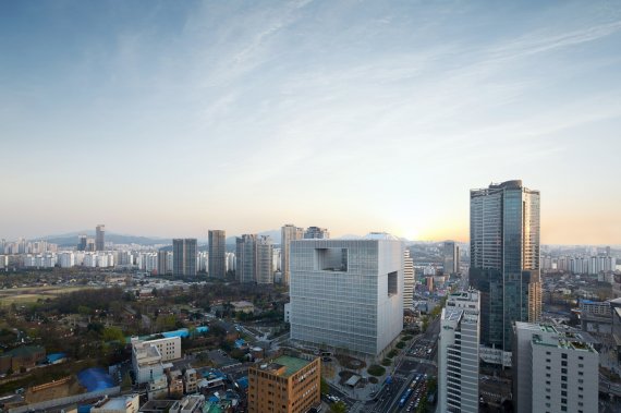 아모레퍼시픽그룹 본사 전경 (주간) © 뉴스1