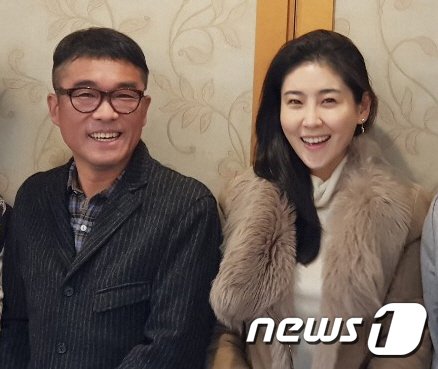 김건모(왼쪽) 장지연 부부 © 뉴스1
