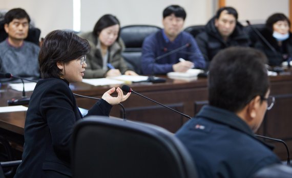 인하대 ‘위기대응TF’가 5일 대학 대회의실에서 신종 코로나바이러스 감염증 확산을 막기 위한 회의를 진행하고 있다.