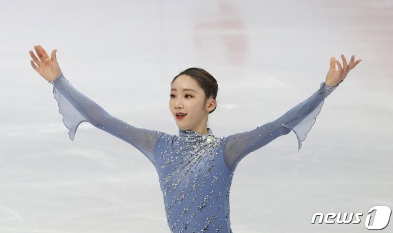 김예림이 8일 서울 양천구 목동아이스링크에서 열린 2020 국제빙상경기연맹(ISU) 4대륙 피겨선수권대회 여자 싱글 프리스케이팅에서 연기를 마친 뒤 관객들에게 인사하고 있다. 2020.2.8/뉴스1 © News1 구윤성 기자