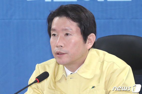 이인영 더불어민주당 원내대표가 7일 오전 서울 여의도 국회 의원회관에서 열린 확대간부회의에서 모두발언을 하고 있다. 2020.2.7/뉴스1 © News1 임세영 기자