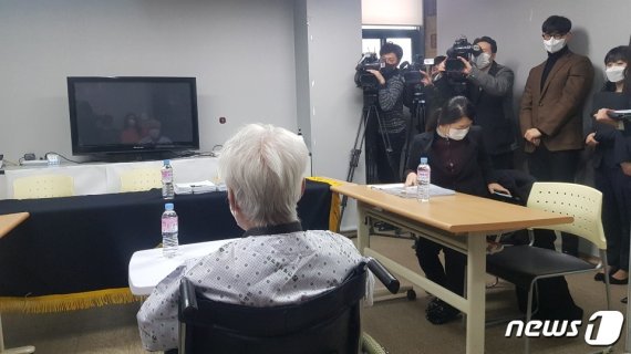 10일 경기 고양시 일산의 한 병원에서 아내를 살해한 혐의로 1심에서 징역 5년을 선고받은 이모씨에 대한 선고재판이 진행되고 있다. 사진-뉴스1