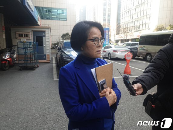 서울 중·성동을에 출마하는 전순옥 전 의원이 면접 후 기자들과 만나고 있다. © 뉴스1