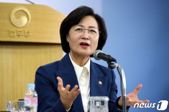 秋 '공소장 비공개' 논란에 "피의자 헌법적 가치 침해 고려"(종합)