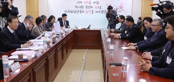 자유한국당 총선 공천 신청자 면접 시작