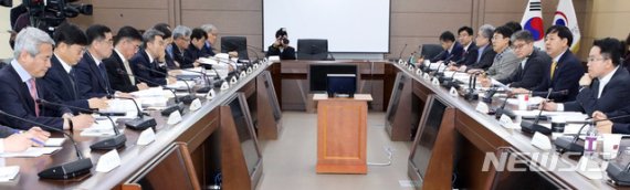 구윤철 기획재정부 2차관이 지난 2월 13일 오전 정부세종청사에서 열린 2020년 제2차 민간투자활성화 추진협의회에서 모두발언을 하고 있다.