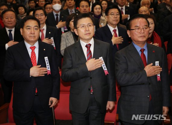 한국당, 새보수·전진당과 합당 결의…"소중한 이름 내려놔"(종합)