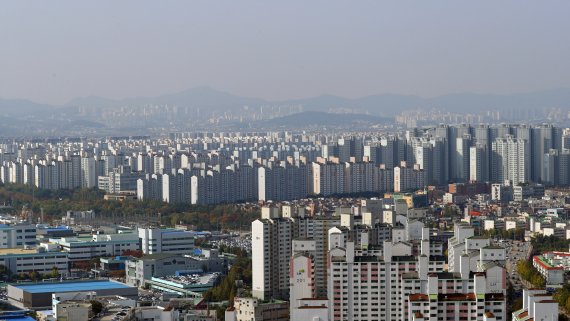 한국감정원 조사에 따르면 지난 6월 아파트를 포함한 서울 주택 종합 전월 대비 0.13% 상승했다. 지난 4월(-0.02%)과 5월(-0.09%) 두 달 연속 하락했는데, 3개월 만에 다시 상승세로 접어든 것이다.