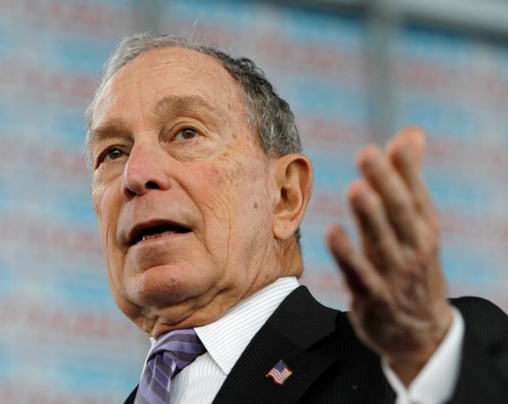 FILE PHOTO: Democratic presidential candidate Michael Bloomberg speaks at a campaign event in Raleigh, North Carolina, U.S. February 13, 2020. REUTERS/Jonathan Drake/File Photo /REUTERS/뉴스1 /사진=
