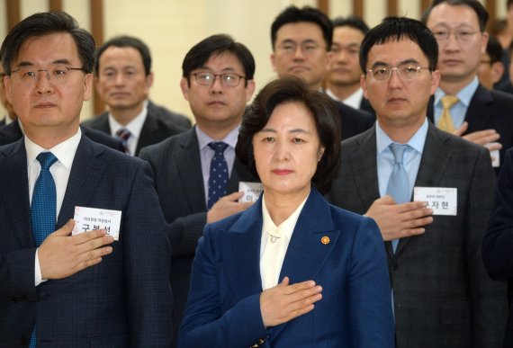 "추장관 여론몰이에 왜 가나"…검사장 회의 앞둔 檢 ‘부글부글’