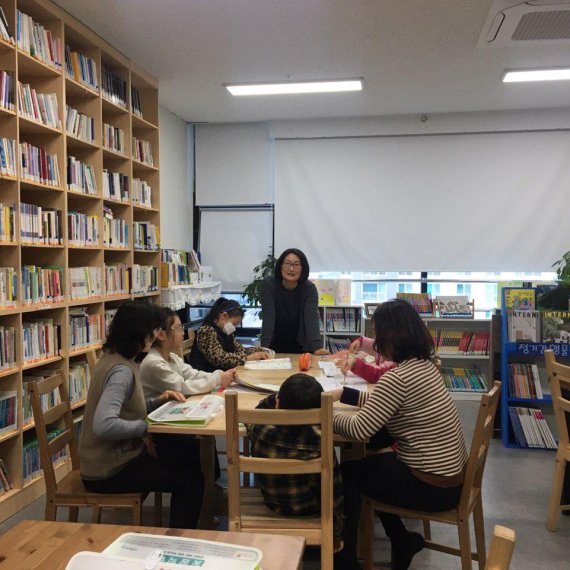 군포시 작은도서관 아동돌봄 서비스. 사진제공=군포시