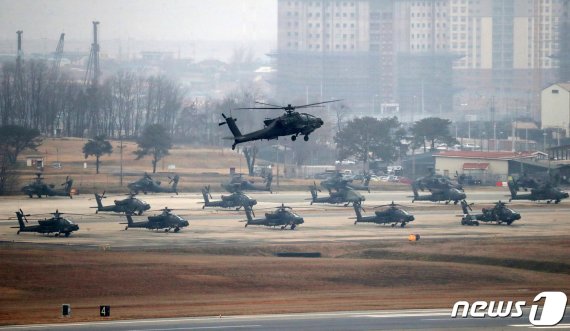 경기도 평택 캠프 험프리스에서 헬기가 착륙하고 있다. 뉴스1 © News1 조태형 기자