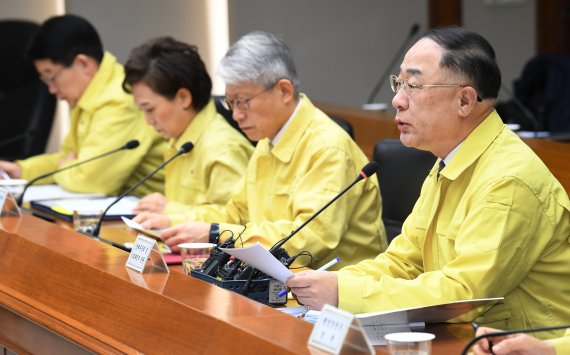 경제활력대책회의 주재하는 홍남기 부총리