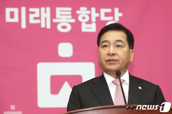 심재철 "대통령 고장난 열차처럼 폭주…총선, 핑크혁명 될 것"