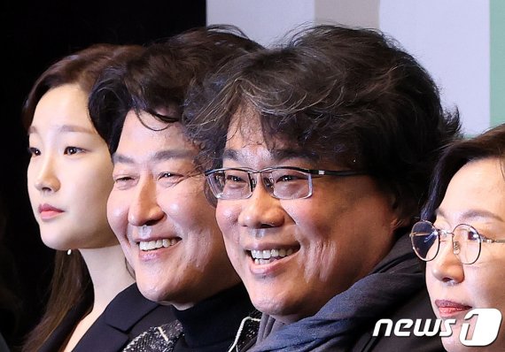 '기생충' 봉준호 "동시대 세계 관객 호응, 가장 큰 의미이자 기쁨"