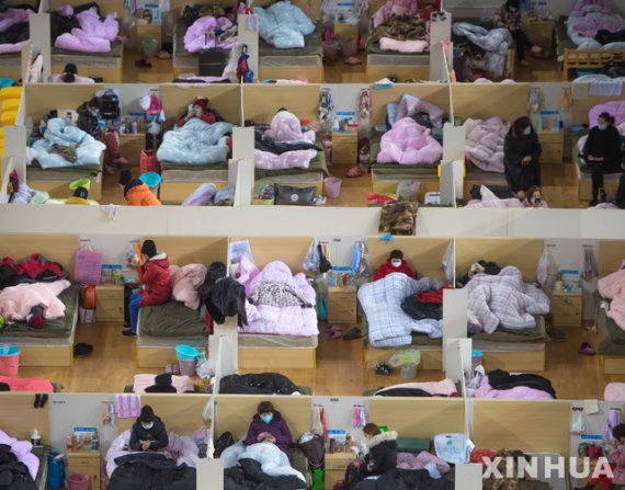 [우한=신화/뉴시스]2월 17일(현지시간) 코로나19 진원지로 알려진 중국 후베이성 우한시의 임시 병원 시설의 모습. /사진=뉴시스