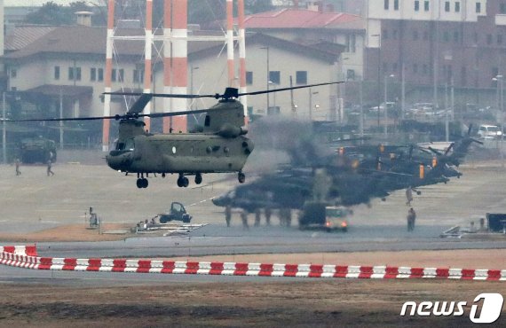 경기도 평택 캠프 험프리스에서 헬기가 이륙하고 있다. /뉴스1 © News1 조태형 기자