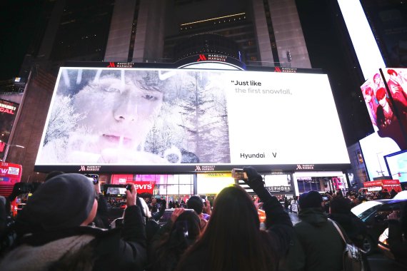 현대차, 美 뉴욕 타임스퀘어서 방탄소년단 '글로벌 수소 캠페인' 공개