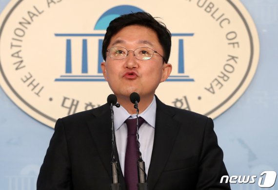 김용태 미래통합당 의원이 24일 오전 서울 여의도 국회 정론관에서 제21대 총선 구로을 출마를 선언하고 있다.