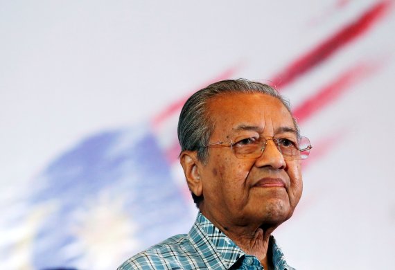 94세 마하티르 말레이시아 총리 사의… 정계개편 예고