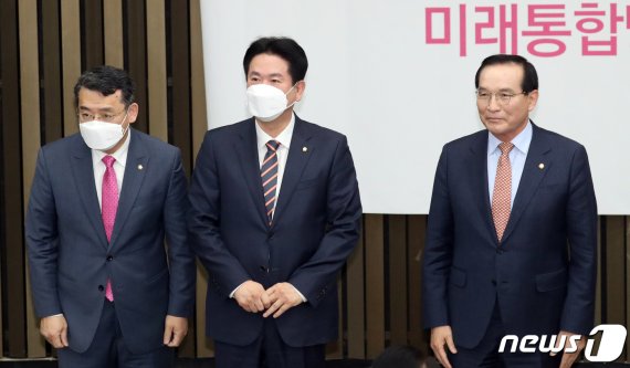 '안철수계'의 통합당행…김형오 "공천 100% 보장, 통합의 참뜻 아냐"