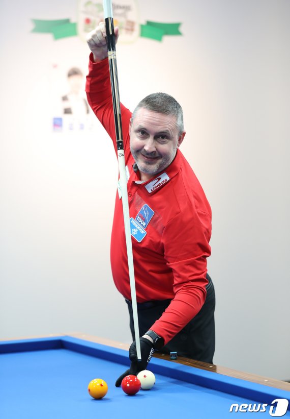 프레드릭 쿠드롱이 26일 오후 서울 서초구 김치빌디어드 본사 스튜디오에서 뉴스1과 인터뷰를 중 포즈를 취하고 있다. 2020.2.26/뉴스1 © News1 박지혜 기자