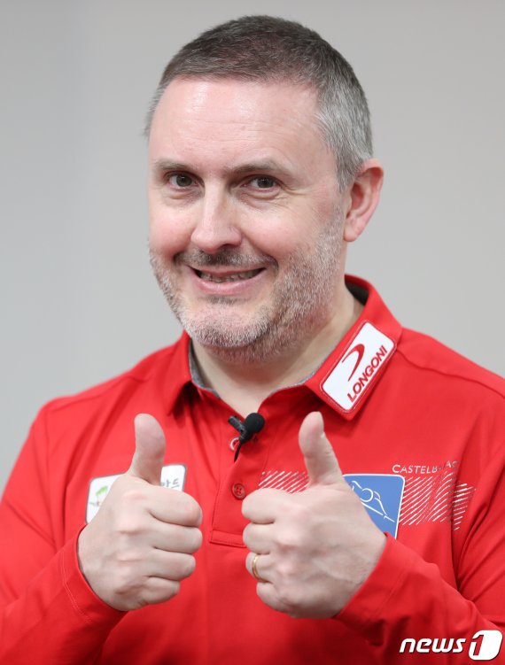 프레드릭 쿠드롱이 26일 오후 서울 서초구 김치빌디어드 본사 스튜디오에서 뉴스1과 인터뷰를 중 포즈를 취하고 있다. 2020.2.26/뉴스1 © News1 박지혜 기자