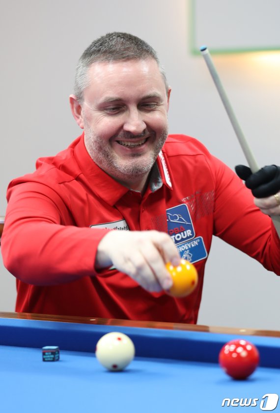 프레드릭 쿠드롱이 26일 오후 서울 서초구 김치빌디어드 본사 스튜디오에서 뉴스1과 인터뷰를 중 포즈를 취하고 있다. 2020.2.26/뉴스1 © News1 박지혜 기자