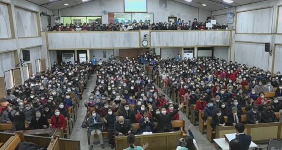 1일 서울 성북구 사랑제일교회 예배당에서 열린 주일 연합예배/ 사진=너알아TV