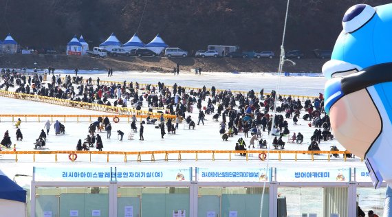 강원도 대표 겨울축제 ‘빙어’...인제 등에 6천만개 방류