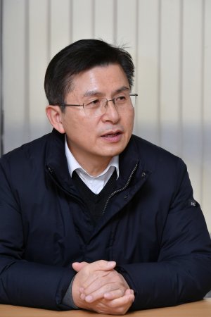 황교안 "진영논리만 앞세우는 정권 심판… 경제 반드시 살리겠다" [황교안 미래통합당 대표에게 듣는다]